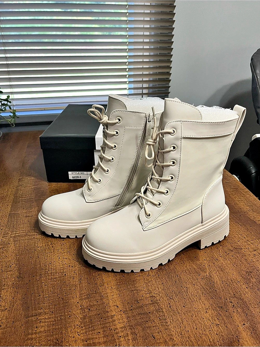 Unilady BEER-3 Combat Boots in White US 6.5 NWT